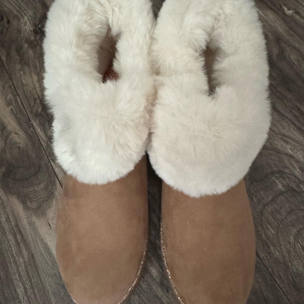 Juicy Couture Tan and Cream Slippers
